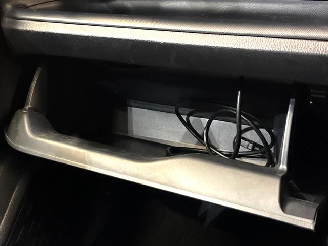 ヴォクシー ZS 煌 純正10型ナビ 後席モニター 両側電動スライド トヨタセーフティセンス クルーズコントロール 衝突軽減 車線逸脱防止 クリアランスソナー バックカメラ ETC LEDヘッドライト 本革巻きステアリング(52枚目)