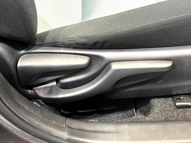 アクア S SDナビ 禁煙車 スマートキー ETC オートライト オートエアコン Bluetooth CD DVD再生 フルセグ 電動格納ミラー トラクションコントロール 盗難防止装置(25枚目)