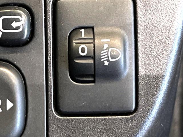 アクア S SDナビ 禁煙車 スマートキー ETC オートライト オートエアコン Bluetooth CD DVD再生 フルセグ 電動格納ミラー トラクションコントロール 盗難防止装置(29枚目)