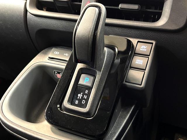 シエンタ ハイブリッドＺ　純正１０．５型ディスプレイオーディオ　両側電動ドア　全周囲カメラ　衝突被害軽減システム　レーダークルーズ　フルセグ　禁煙車　コーナーセンサー　ＬＥＤヘッド　ＥＴＣ２．０　オートハイビーム　車線逸脱警報（45枚目）