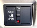 N-BOX ベースグレード 電動スライドドア 衝突被害軽減システム レーダークルーズ 禁煙車 コーナーセンサー スマートキー LEDヘッド オートハイビーム 車線逸脱警報 オートライト オートエアコン CD(5枚目)