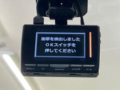 【ドライブレコーダー】安心・安全なカーライフに必須のドライブレコーダーを装備！走行中はもちろん、あおり運転や事故に遭遇した際の状況も映像で記録し、万一のリスクに備えます。 6