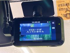 【ドライブレコーダー】安心・安全なカーライフに必須のドライブレコーダーを装備！走行中はもちろん、あおり運転や事故に遭遇した際の状況も映像で記録し、万一のリスクに備えます。 5