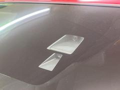 【スマートブレーキサポート】走行中に前方の車両等を認識し、衝突しそうな時は警報とブレーキで衝突回避と被害軽減をアシスト。より安全にドライブをお楽しみいただけます。 6