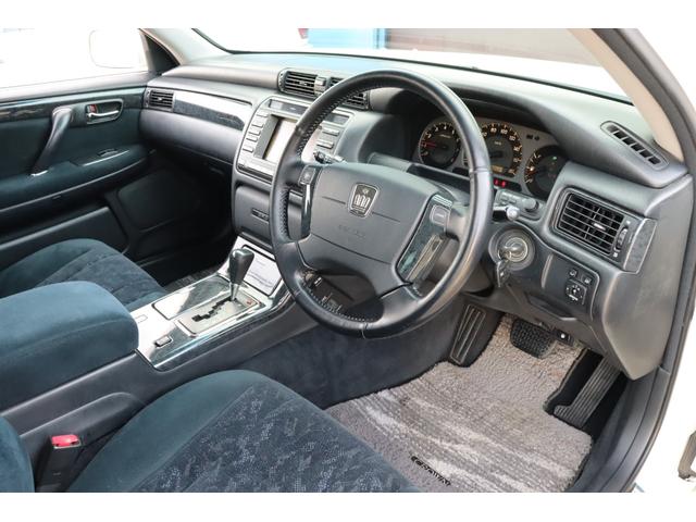 クラウン アスリートプレミアム　後期モデル／特別仕様車／前席パワーシート／ディスチャージヘッドライト／後席３面スモークフィルム施工済／キーレス／純正１７インチホイール／タイミングベルト交換済み／ＥＴＣ／ブリヂストン　レグノＧＲ－Ｘ２（24枚目）