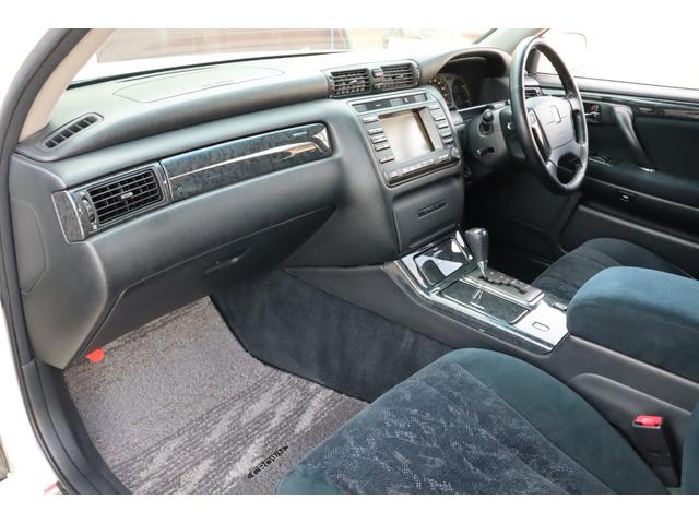 クラウン アスリートプレミアム　後期モデル／特別仕様車／前席パワーシート／ディスチャージヘッドライト／後席３面スモークフィルム施工済／キーレス／純正１７インチホイール／タイミングベルト交換済み／ＥＴＣ／ブリヂストン　レグノＧＲ－Ｘ２（25枚目）