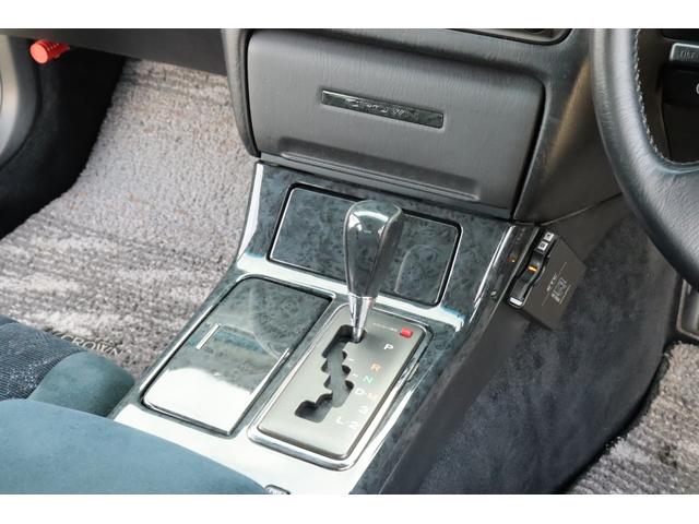 クラウン アスリートプレミアム 後期モデル/特別仕様車/前席パワーシート/ディスチャージヘッドライト/後席3面スモークフィルム施工済/キーレス/純正17インチホイール/タイミングベルト交換済み/ETC/ブリヂストン レグノGR-X2(46枚目)