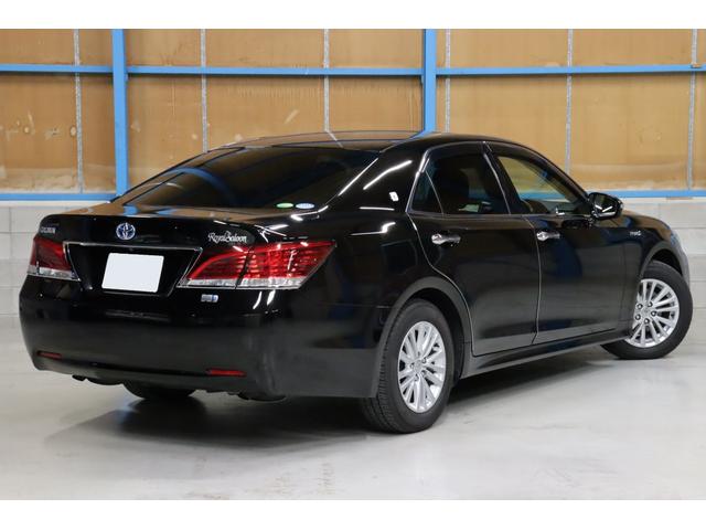 クラウンハイブリッド ロイヤルサルーン　法人ワンオーナー　後期モデル　衝突被害軽減ブレーキ　車線逸脱警報　ステアリングヒーター　シートヒーター　ＬＥＤヘッドライト　パワーシート　純正１６インチホイール　後席３面スモークフィルム施工済み（6枚目）