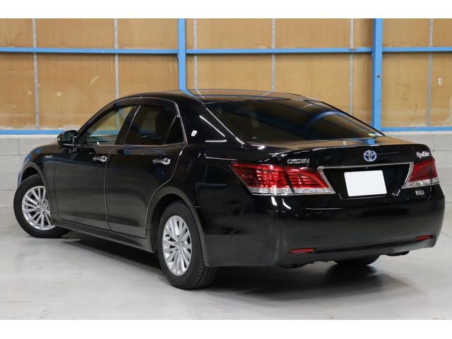 クラウンハイブリッド ロイヤルサルーン　法人ワンオーナー　後期モデル　衝突被害軽減ブレーキ　車線逸脱警報　ステアリングヒーター　シートヒーター　ＬＥＤヘッドライト　パワーシート　純正１６インチホイール　後席３面スモークフィルム施工済み（7枚目）