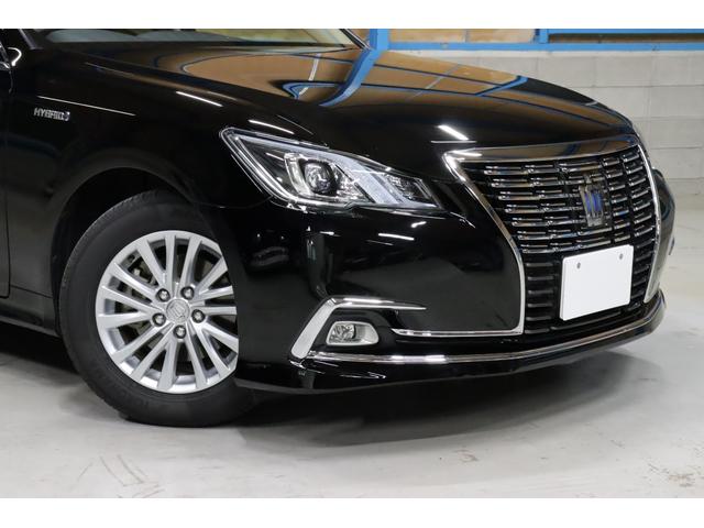 クラウンハイブリッド ロイヤルサルーン　法人ワンオーナー　後期モデル　衝突被害軽減ブレーキ　車線逸脱警報　ステアリングヒーター　シートヒーター　ＬＥＤヘッドライト　パワーシート　純正１６インチホイール　後席３面スモークフィルム施工済み（10枚目）