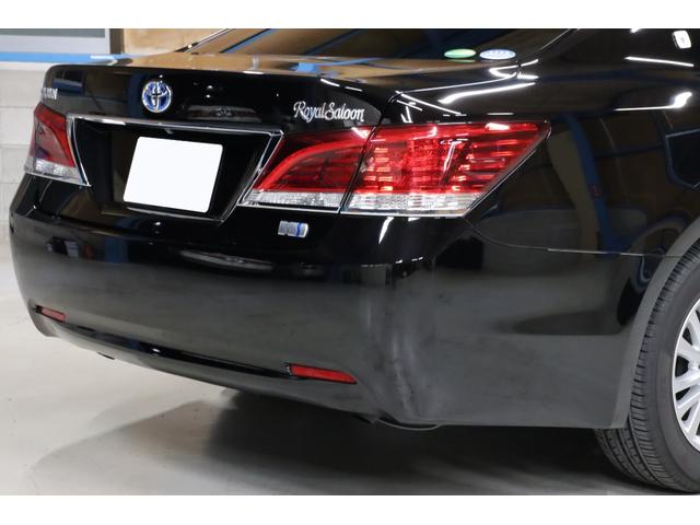 クラウンハイブリッド ロイヤルサルーン　法人ワンオーナー　後期モデル　衝突被害軽減ブレーキ　車線逸脱警報　ステアリングヒーター　シートヒーター　ＬＥＤヘッドライト　パワーシート　純正１６インチホイール　後席３面スモークフィルム施工済み（11枚目）