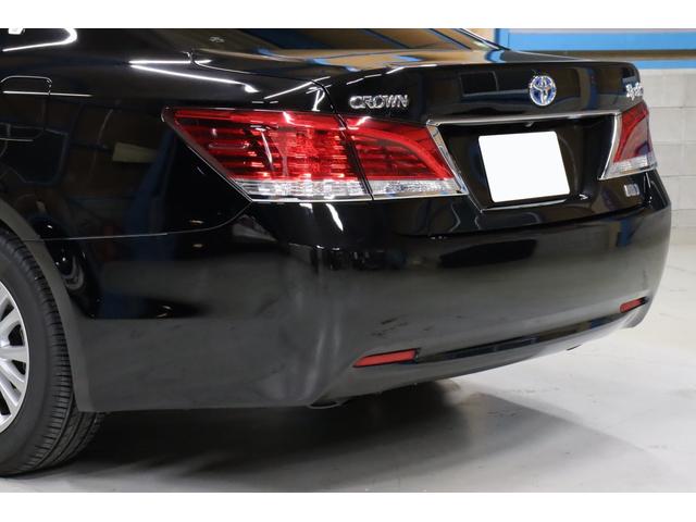 クラウンハイブリッド ロイヤルサルーン　法人ワンオーナー　後期モデル　衝突被害軽減ブレーキ　車線逸脱警報　ステアリングヒーター　シートヒーター　ＬＥＤヘッドライト　パワーシート　純正１６インチホイール　後席３面スモークフィルム施工済み（12枚目）