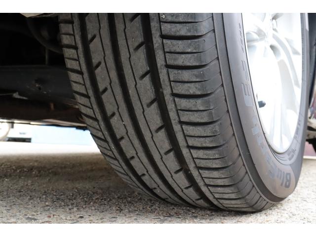 クラウンハイブリッド ロイヤルサルーン　法人ワンオーナー　後期モデル　衝突被害軽減ブレーキ　車線逸脱警報　ステアリングヒーター　シートヒーター　ＬＥＤヘッドライト　パワーシート　純正１６インチホイール　後席３面スモークフィルム施工済み（22枚目）