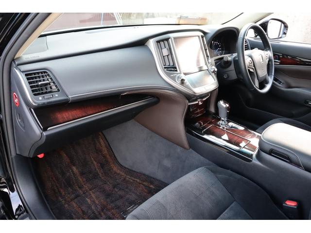 クラウンハイブリッド ロイヤルサルーン　法人ワンオーナー　後期モデル　衝突被害軽減ブレーキ　車線逸脱警報　ステアリングヒーター　シートヒーター　ＬＥＤヘッドライト　パワーシート　純正１６インチホイール　後席３面スモークフィルム施工済み（25枚目）