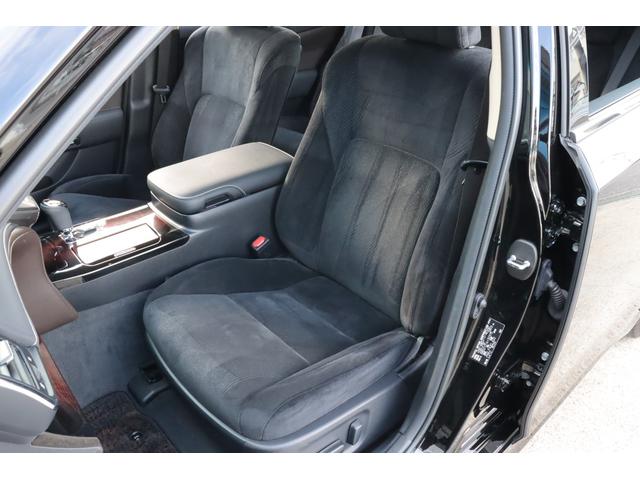 クラウンハイブリッド ロイヤルサルーン　法人ワンオーナー　後期モデル　衝突被害軽減ブレーキ　車線逸脱警報　ステアリングヒーター　シートヒーター　ＬＥＤヘッドライト　パワーシート　純正１６インチホイール　後席３面スモークフィルム施工済み（30枚目）