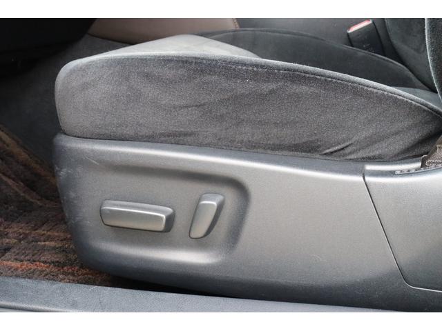 クラウンハイブリッド ロイヤルサルーン　法人ワンオーナー　後期モデル　衝突被害軽減ブレーキ　車線逸脱警報　ステアリングヒーター　シートヒーター　ＬＥＤヘッドライト　パワーシート　純正１６インチホイール　後席３面スモークフィルム施工済み（31枚目）