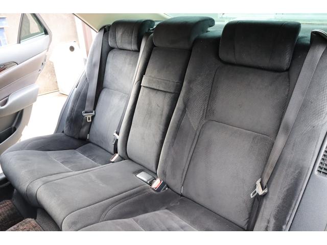 クラウンハイブリッド ロイヤルサルーン　法人ワンオーナー　後期モデル　衝突被害軽減ブレーキ　車線逸脱警報　ステアリングヒーター　シートヒーター　ＬＥＤヘッドライト　パワーシート　純正１６インチホイール　後席３面スモークフィルム施工済み（33枚目）