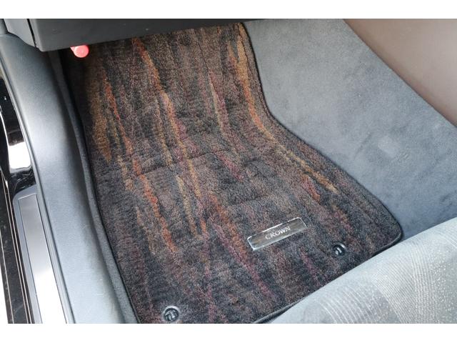 クラウンハイブリッド ロイヤルサルーン　法人ワンオーナー　後期モデル　衝突被害軽減ブレーキ　車線逸脱警報　ステアリングヒーター　シートヒーター　ＬＥＤヘッドライト　パワーシート　純正１６インチホイール　後席３面スモークフィルム施工済み（38枚目）