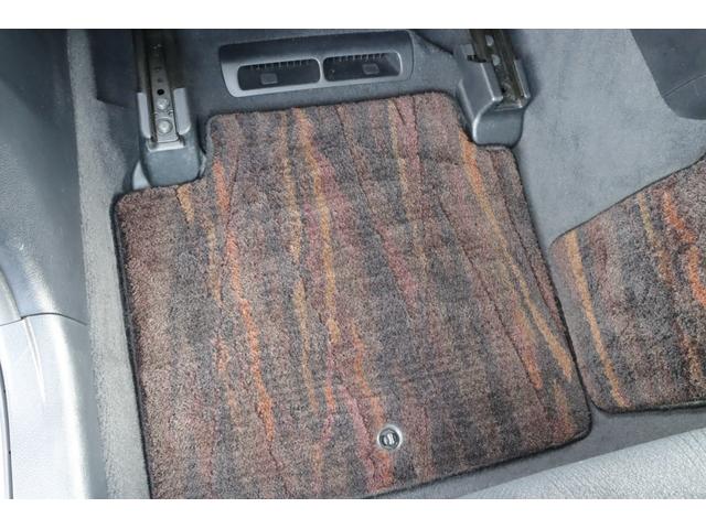 クラウンハイブリッド ロイヤルサルーン　法人ワンオーナー　後期モデル　衝突被害軽減ブレーキ　車線逸脱警報　ステアリングヒーター　シートヒーター　ＬＥＤヘッドライト　パワーシート　純正１６インチホイール　後席３面スモークフィルム施工済み（40枚目）