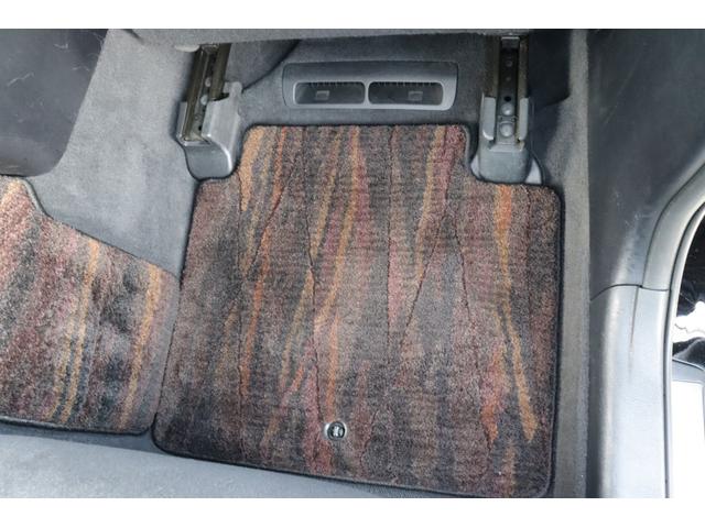 クラウンハイブリッド ロイヤルサルーン　法人ワンオーナー　後期モデル　衝突被害軽減ブレーキ　車線逸脱警報　ステアリングヒーター　シートヒーター　ＬＥＤヘッドライト　パワーシート　純正１６インチホイール　後席３面スモークフィルム施工済み（41枚目）