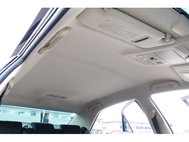 クラウンハイブリッド ロイヤルサルーン　法人ワンオーナー　後期モデル　衝突被害軽減ブレーキ　車線逸脱警報　ステアリングヒーター　シートヒーター　ＬＥＤヘッドライト　パワーシート　純正１６インチホイール　後席３面スモークフィルム施工済み（43枚目）