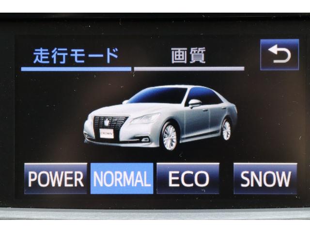 クラウンハイブリッド ロイヤルサルーン　法人ワンオーナー　後期モデル　衝突被害軽減ブレーキ　車線逸脱警報　ステアリングヒーター　シートヒーター　ＬＥＤヘッドライト　パワーシート　純正１６インチホイール　後席３面スモークフィルム施工済み（56枚目）