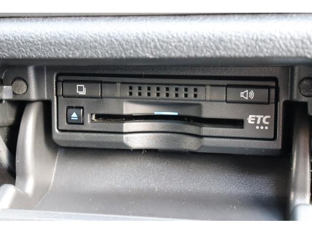 クラウンハイブリッド ロイヤルサルーン　法人ワンオーナー　後期モデル　衝突被害軽減ブレーキ　車線逸脱警報　ステアリングヒーター　シートヒーター　ＬＥＤヘッドライト　パワーシート　純正１６インチホイール　後席３面スモークフィルム施工済み（61枚目）