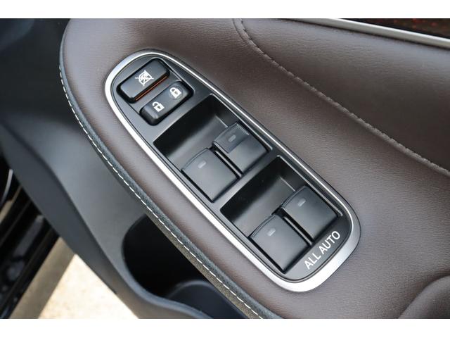 クラウンハイブリッド ロイヤルサルーン　法人ワンオーナー　後期モデル　衝突被害軽減ブレーキ　車線逸脱警報　ステアリングヒーター　シートヒーター　ＬＥＤヘッドライト　パワーシート　純正１６インチホイール　後席３面スモークフィルム施工済み（63枚目）