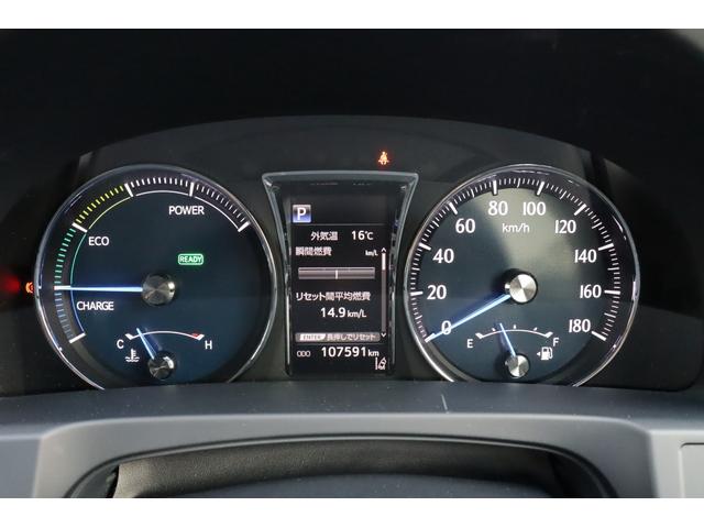 クラウンハイブリッド ロイヤルサルーン　法人ワンオーナー　後期モデル　衝突被害軽減ブレーキ　車線逸脱警報　ステアリングヒーター　シートヒーター　ＬＥＤヘッドライト　パワーシート　純正１６インチホイール　後席３面スモークフィルム施工済み（64枚目）