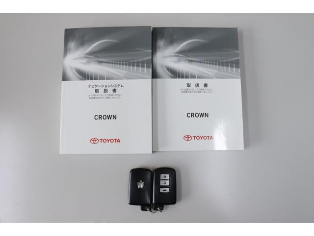 クラウンハイブリッド ロイヤルサルーン　法人ワンオーナー　後期モデル　衝突被害軽減ブレーキ　車線逸脱警報　ステアリングヒーター　シートヒーター　ＬＥＤヘッドライト　パワーシート　純正１６インチホイール　後席３面スモークフィルム施工済み（66枚目）