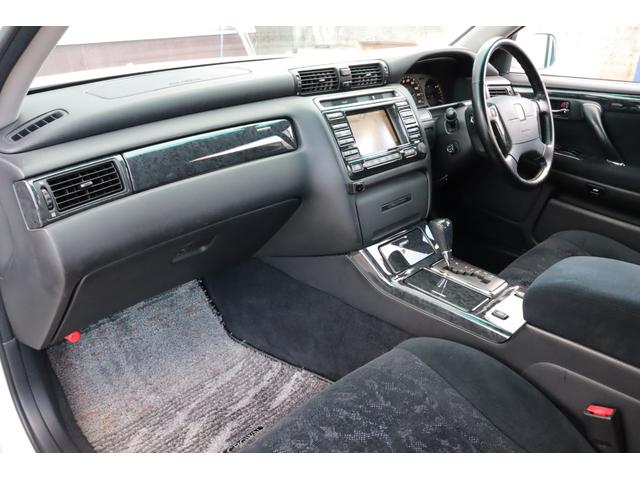 クラウン アスリートＧ　後期モデル　フルセグ地デジＴＶ　キーレス　ＥＴＣ　クルーズコントロール　ディスチャージヘッドライト　純正１７インチホイール　パワーシート　左右独立フルオートエアコン　後席３面スモークフィルム施工済み（22枚目）