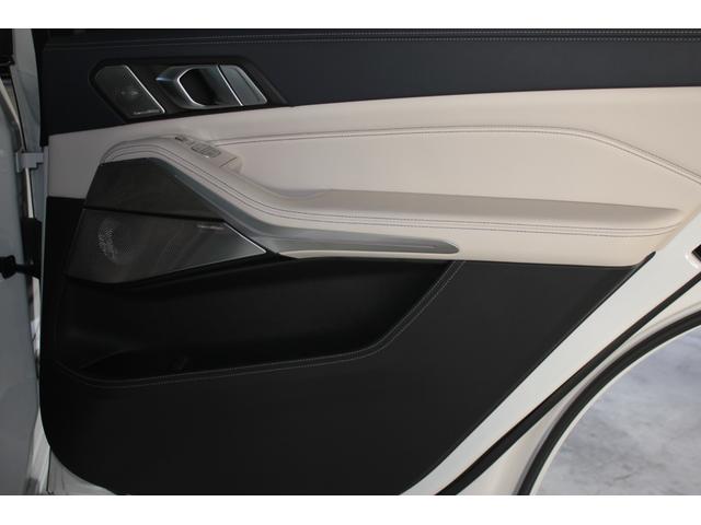 Ｘ７ Ｍ５０ｉ　パノラマルーフ／２２インチアロイホイール／フルレザーメリノインテリア／ＷＡＬＤフロントスポイラーＬＥＤデイライト／２列目コンフォートシート／Ｂｏｗｅｒｓ＆Ｗｉｌｋｉｎｓサウンド／ＯＰ２００ｏｖｅｒ（76枚目）