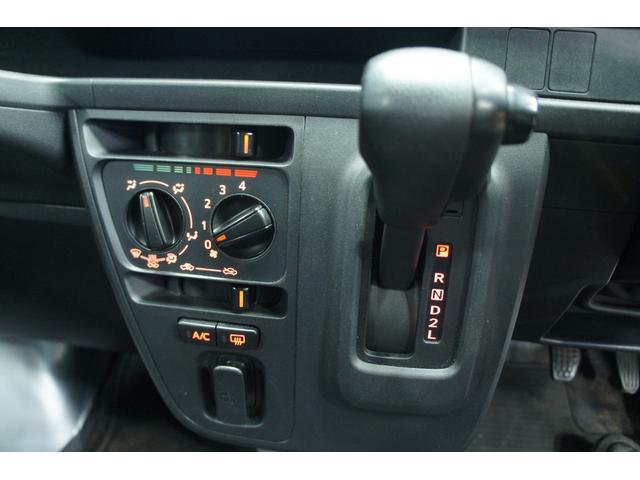 ハイゼットカーゴ スペシャル　エアコン　パワステ　光軸調整　アイドリングストップ　キーレスエントリー　両側スライドドア　パワーウィンドウ　シガーソケット　キーレス（6枚目）