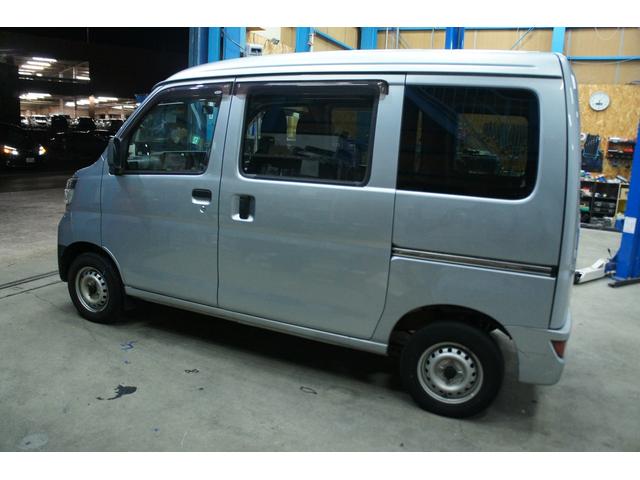 ハイゼットカーゴ スペシャル　エアコン　パワステ　光軸調整　アイドリングストップ　キーレスエントリー　両側スライドドア　パワーウィンドウ　シガーソケット　キーレス（18枚目）