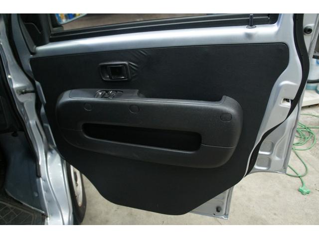 ハイゼットカーゴ スペシャル　エアコン　パワステ　光軸調整　アイドリングストップ　キーレスエントリー　両側スライドドア　パワーウィンドウ　シガーソケット　キーレス（28枚目）