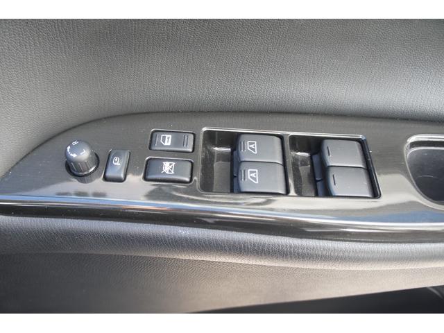 スカイラインクロスオーバー ３７０ＧＴ　タイプＰ　３６０°カメラ　シートヒーター　純正ナビ　保証１年　ＥＴＣ　フルセグＴＶ　電動シート　プッシュスタート　スマートキー　コーナーセンサー（9枚目）