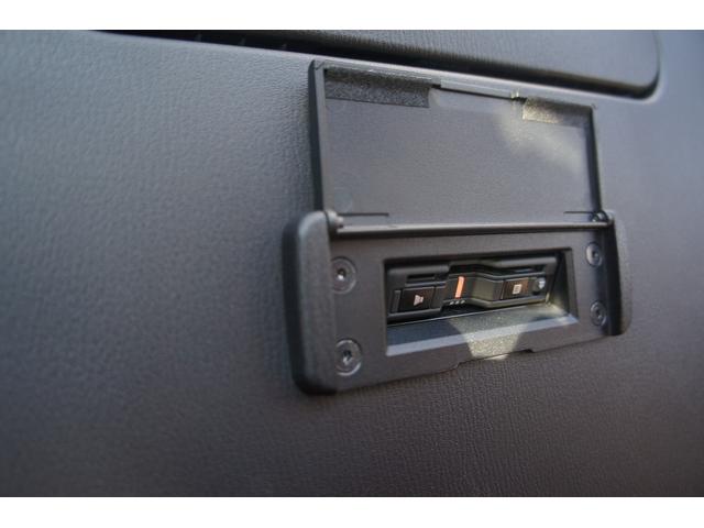 ロードスター １００周年特別記念車　６ＭＴ／Ｂｌｕｅｔｏｏｔｈ対応ナビ／フルセグＴＶ／アダクティブＬＥＤヘッドライト／シートヒーター／クルーズコントロール／ビルトインＥＴＣ／前ドライブレコーダー／赤革シート／ＤＶＤ再生／スマートキー（8枚目）