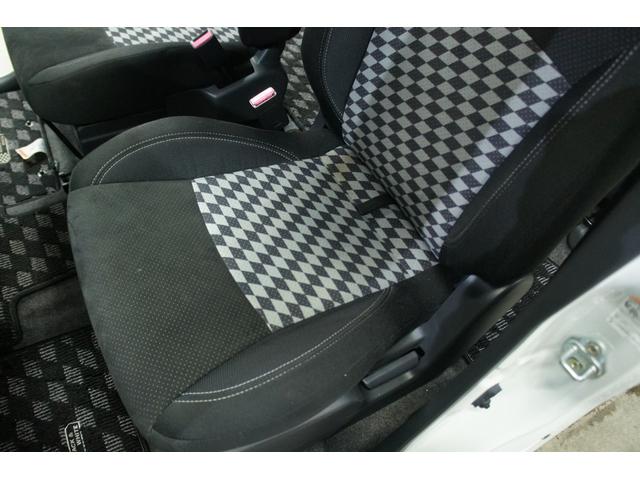 ソリオ ブラック＆ホワイトＩＩ　ナビ　フルセグＴＶ　ＥＴＣ　両側パワードア　保証１年　Ｂｌｕｅｔｏｏｔｈ接続　ＨＩＤヘッドライト　シートヒーター　ステアリングリモコン　オートライト　両側パワースライドドア　プッシュスタート（50枚目）