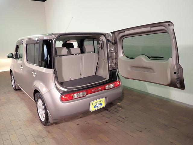 ★リヤハッチスペースも広々としてますので沢山荷物を積むことが出来ます♪後部座席はセパレートタイプで便利なお車です☆ポイント５松本店では下取車両からの用品移設もおこなっておりますのでお気軽にご相談下さい