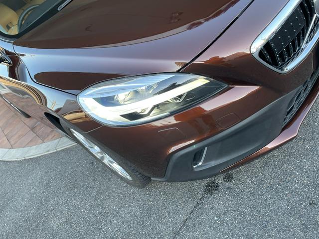 Ｖ４０ クロスカントリー　Ｄ４　サマム　純正ＨＤＤナビ　ＣＤ　ＤＶＤ　ＭＳＶ　バックカメラ　ＥＴＣ　衝突軽減ブレーキ　クルーズコントロール　本革シート　パワーシート　シートヒーター　スマートキー　ＬＥＤライト　純正１７インチアルミ　買取車（22枚目）