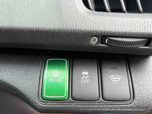 オデッセイ アブソルート　バックカメラ　ナビ　ＴＶ　オートクルーズコントロール　ＨＩＤ　スマートキー　電動格納ミラー　ＡＴ　アルミホイール　ＣＤ　ＤＶＤ再生　Ｂｌｕｅｔｏｏｔｈ　盗難防止システム　衝突安全ボディ　ＡＢＳ　ＥＳＣ（8枚目）