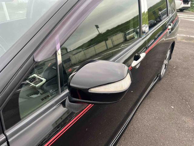 オデッセイ アブソルート　バックカメラ　ナビ　ＴＶ　オートクルーズコントロール　ＨＩＤ　スマートキー　電動格納ミラー　ＡＴ　アルミホイール　ＣＤ　ＤＶＤ再生　Ｂｌｕｅｔｏｏｔｈ　盗難防止システム　衝突安全ボディ　ＡＢＳ　ＥＳＣ（14枚目）