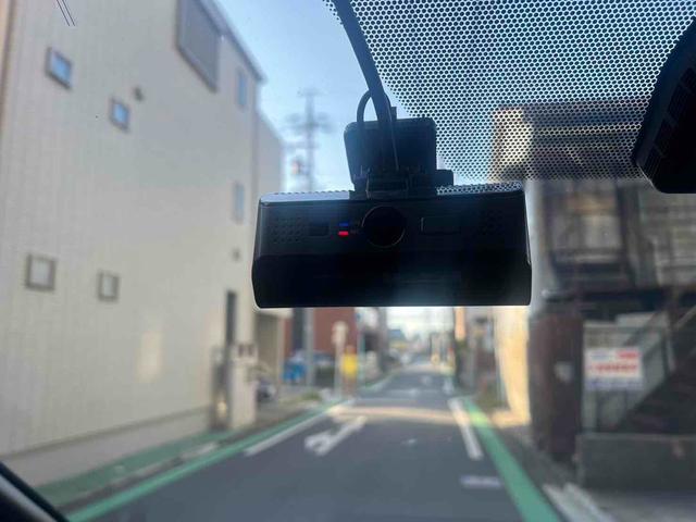 ヴォクシー ハイブリッドＶ　ｘ９　アルパインナビ　ドライブレコーダー　ＥＴＣ　オートクルーズコントロール　両側電動スライドドア　ＬＥＤヘッドランプ　スマートキー　シートヒーター　３列シート　ＣＶＴ　アルミホイール（3枚目）