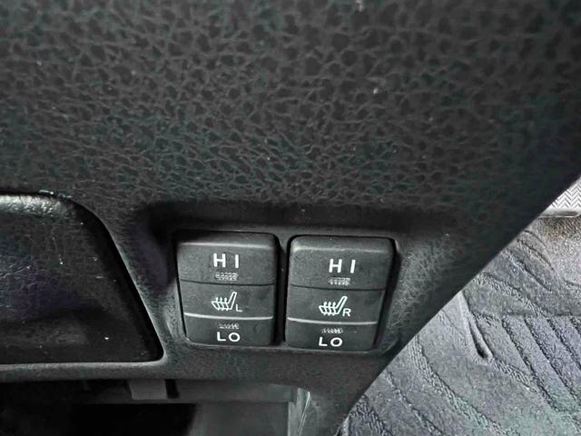 ヴォクシー ハイブリッドＶ　ｘ９　アルパインナビ　ドライブレコーダー　ＥＴＣ　オートクルーズコントロール　両側電動スライドドア　ＬＥＤヘッドランプ　スマートキー　シートヒーター　３列シート　ＣＶＴ　アルミホイール（6枚目）