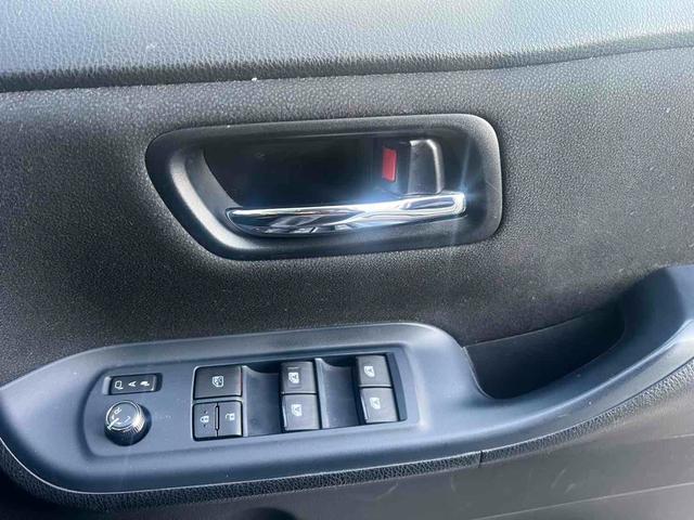 ヴォクシー ハイブリッドＶ　ｘ９　アルパインナビ　ドライブレコーダー　ＥＴＣ　オートクルーズコントロール　両側電動スライドドア　ＬＥＤヘッドランプ　スマートキー　シートヒーター　３列シート　ＣＶＴ　アルミホイール（8枚目）