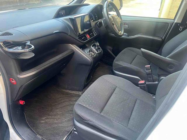 ヴォクシー ハイブリッドＶ　ｘ９　アルパインナビ　ドライブレコーダー　ＥＴＣ　オートクルーズコントロール　両側電動スライドドア　ＬＥＤヘッドランプ　スマートキー　シートヒーター　３列シート　ＣＶＴ　アルミホイール（9枚目）