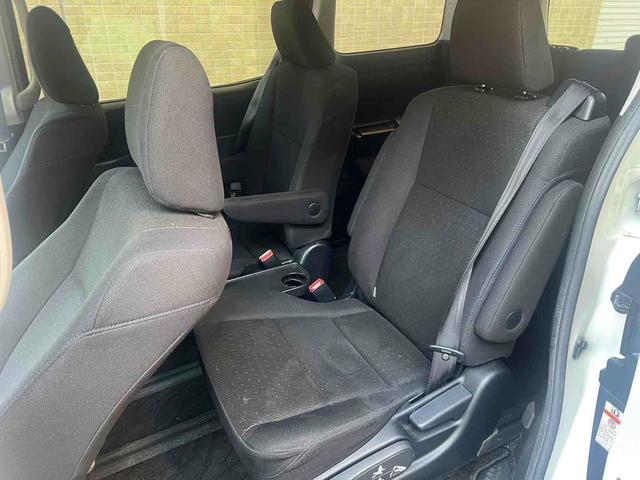 ヴォクシー ハイブリッドＶ　ｘ９　アルパインナビ　ドライブレコーダー　ＥＴＣ　オートクルーズコントロール　両側電動スライドドア　ＬＥＤヘッドランプ　スマートキー　シートヒーター　３列シート　ＣＶＴ　アルミホイール（10枚目）