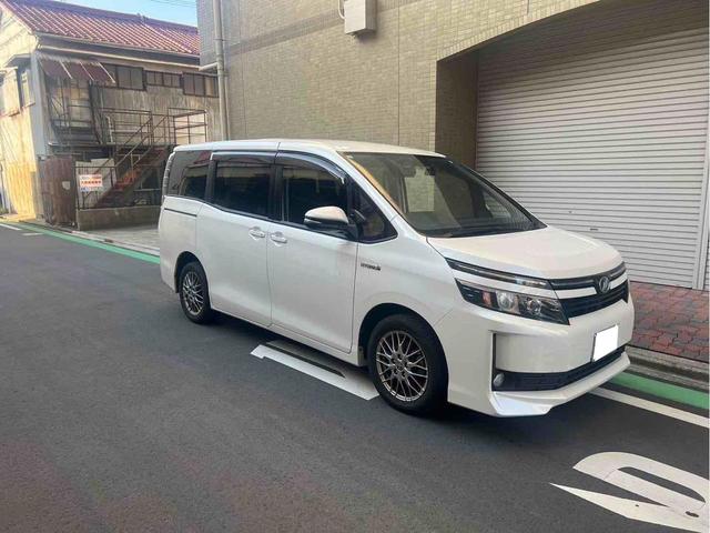 ヴォクシー ハイブリッドＶ　ｘ９　アルパインナビ　ドライブレコーダー　ＥＴＣ　オートクルーズコントロール　両側電動スライドドア　ＬＥＤヘッドランプ　スマートキー　シートヒーター　３列シート　ＣＶＴ　アルミホイール（13枚目）