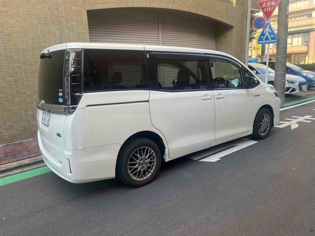 ヴォクシー ハイブリッドＶ　ｘ９　アルパインナビ　ドライブレコーダー　ＥＴＣ　オートクルーズコントロール　両側電動スライドドア　ＬＥＤヘッドランプ　スマートキー　シートヒーター　３列シート　ＣＶＴ　アルミホイール（16枚目）