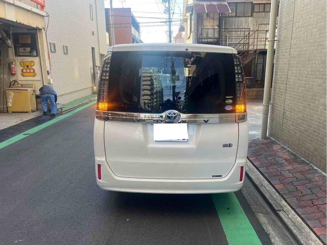 ヴォクシー ハイブリッドＶ　ｘ９　アルパインナビ　ドライブレコーダー　ＥＴＣ　オートクルーズコントロール　両側電動スライドドア　ＬＥＤヘッドランプ　スマートキー　シートヒーター　３列シート　ＣＶＴ　アルミホイール（17枚目）